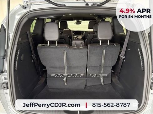 New 2026 Chrysler Pacifica Select FWD image 16
