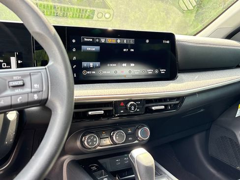 Used 2025 Nissan Kicks SV FWD image 9