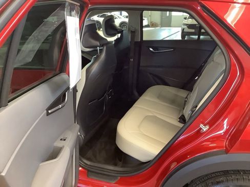 Certified 2025 Kia Niro EX image 19