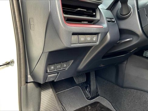 New 2026 Toyota Prius Plug-In Hybrid FWD image 18