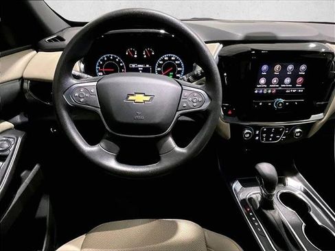 Used 2022 Chevrolet Traverse LS FWD image 7