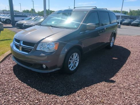 Used 2019 Dodge Grand Caravan SXT FWD image 4