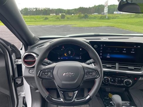 Used 2025 Chevrolet Trax RS w/ Driver Confidence Package FWD image 14