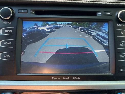 Used 2016 Toyota Highlander XLE AWD/4WD image 32