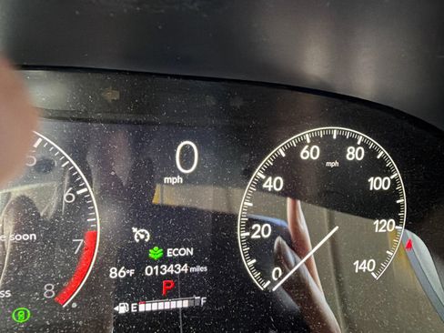 Used 2024 Honda HR-V LX image 33