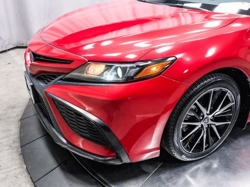Used 2022 Toyota Camry SE image 12