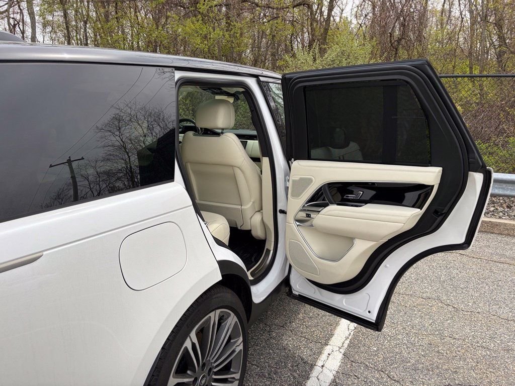 New 2025 Land Rover Range Rover SE AWD/4WD image 16