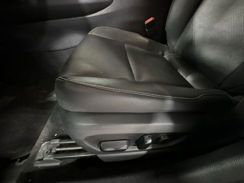 Used 2019 Lexus UX 250h 250h Base w/ Premium Package image 18