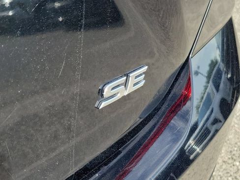 Used 2025 Toyota Camry SE FWD image 11