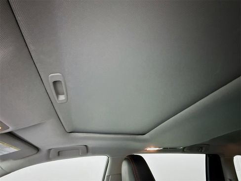 Used 2019 Toyota Highlander SE image 22