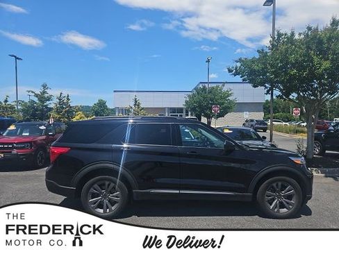 Used 2022 Ford Explorer XLT w/ Equipment Group 202A AWD/4WD image 1