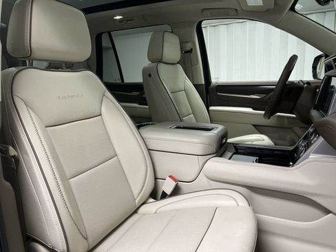 Used 2024 GMC Yukon Denali w/ Denali Reserve Package AWD/4WD image 29