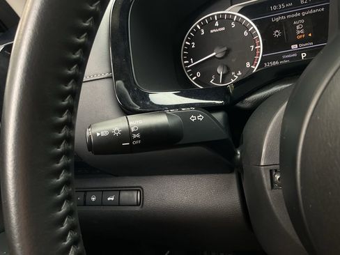 Used 2025 Nissan Pathfinder SV FWD image 34
