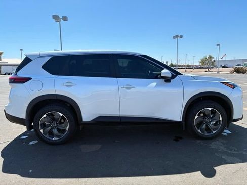 Certified 2024 Nissan Rogue SV FWD image 8