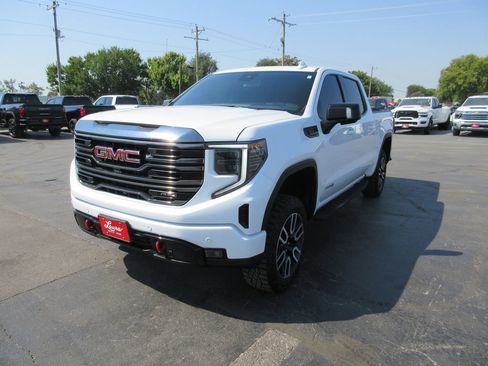 Used 2024 GMC Sierra 1500 AT4 w/ AT4 Premium Package AWD/4WD image 10