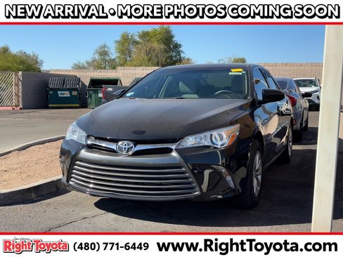 Used 2017 Toyota Camry LE image 1