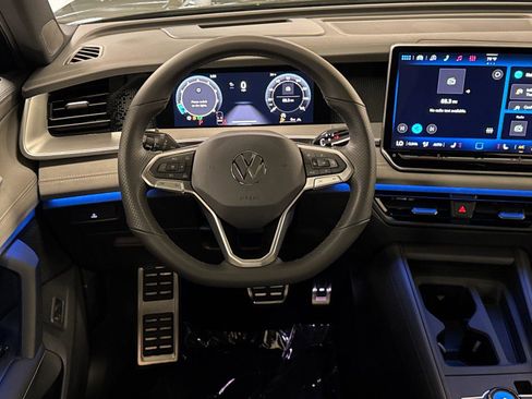 New 2026 Volkswagen Tiguan SE R-Line AWD/4WD image 13