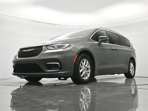 Used 2022 Chrysler Pacifica Touring-L FWD image 36