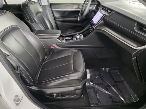 Certified 2023 Jeep Grand Cherokee Limited w/ Luxury Tech Group II image 34