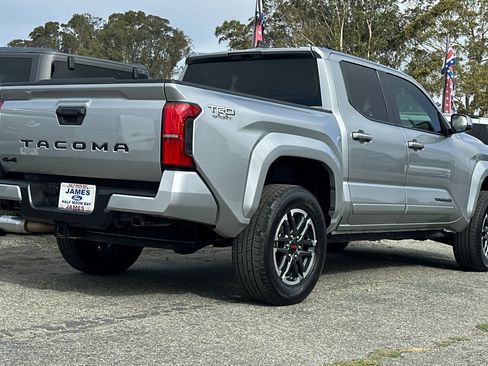 Used 2025 Toyota Tacoma TRD Sport AWD/4WD image 5