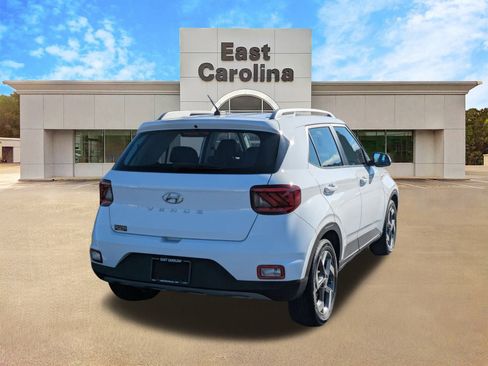 Used 2024 Hyundai Venue SEL image 3