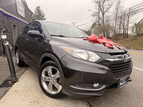 Used 2017 Honda HR-V EX image 4