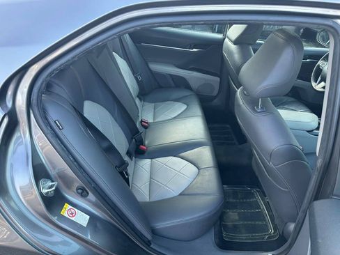 Used 2018 Toyota Camry XLE FWD image 22