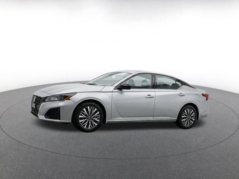 Used 2026 Nissan Altima 2.5 SV FWD image 3