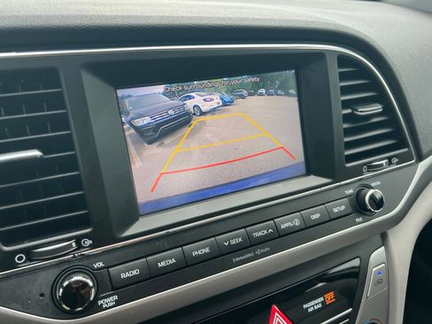 Used 2018 Hyundai Elantra SEL FWD image 13