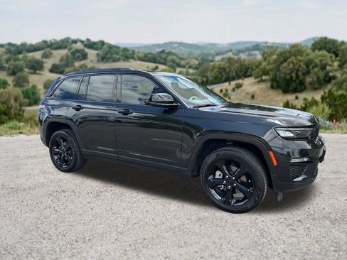 Used 2024 Jeep Grand Cherokee Limited w/ Black Appearance Package RWD image 12
