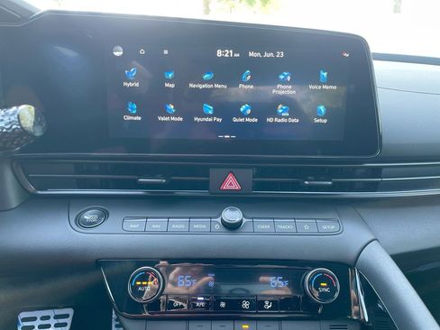 Used 2025 Hyundai Elantra SEL image 47