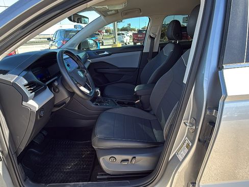 Used 2023 Volkswagen Taos SE image 11