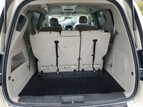 Used 2011 Chrysler Town & Country Touring image 9