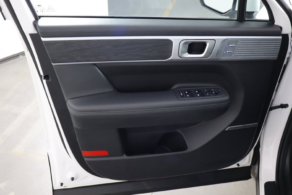 Used 2025 Hyundai Santa Fe Limited AWD/4WD image 17