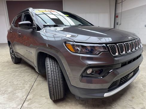 Used 2023 Jeep Compass Limited AWD/4WD image 7