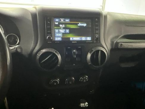 Used 2017 Jeep Wrangler Unlimited Sport w/ Quick Order Package 24S AWD/4WD image 10