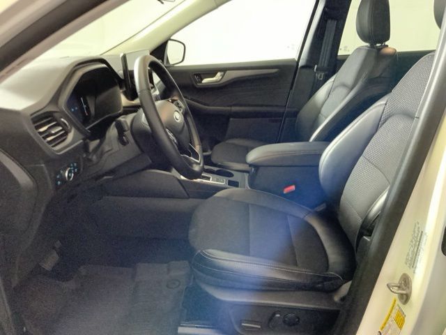 Used 2025 Ford Escape SE FWD image 17