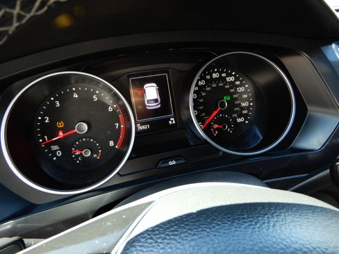 Used 2020 Volkswagen Tiguan SE R-Line w/ 3rd Row Seat Package image 17