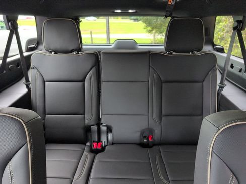New 2026 Chevrolet Suburban Premier RWD image 31