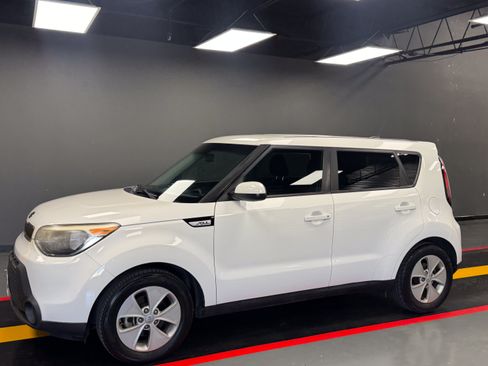 Used 2015 Kia Soul FWD image 2