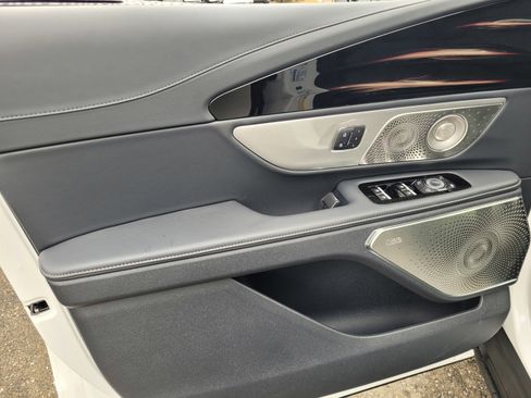 New 2026 Lincoln Nautilus Reserve image 10