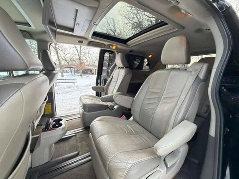 Used 2012 Toyota Sienna Limited image 9