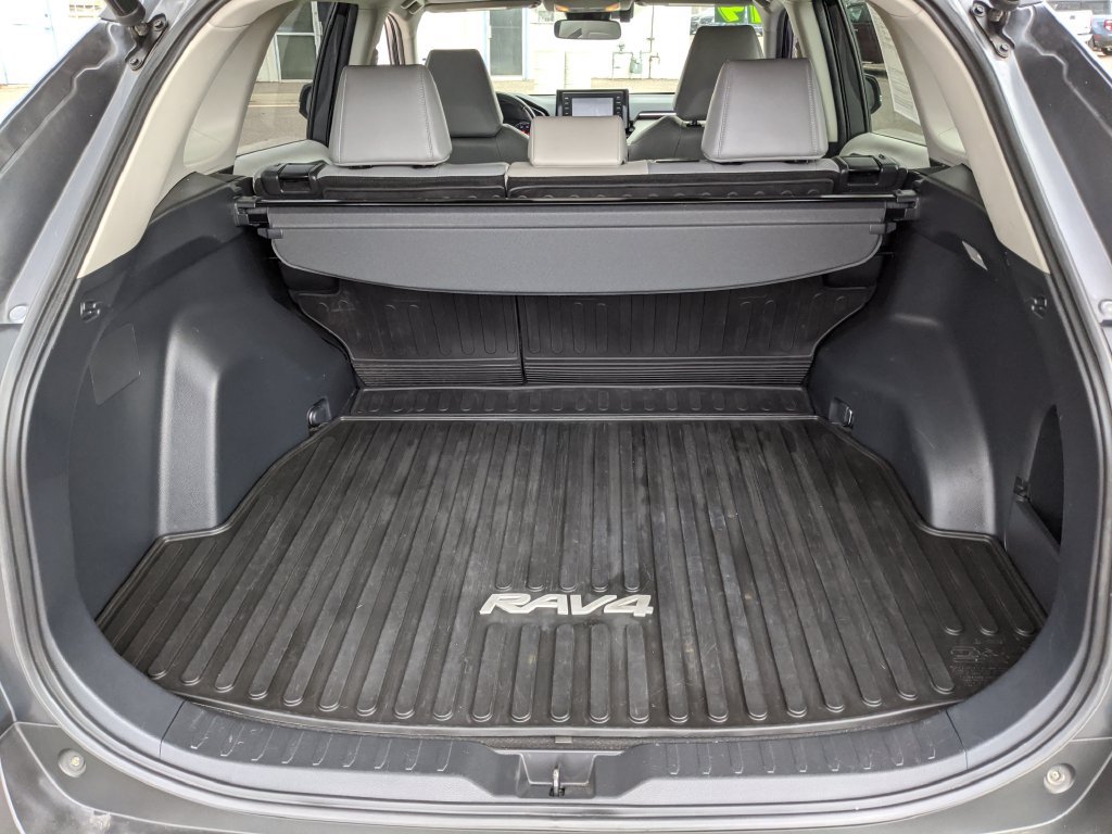 Used 2019 Toyota RAV4 XLE Premium w/ Cold Weather Package AWD/4WD image 18