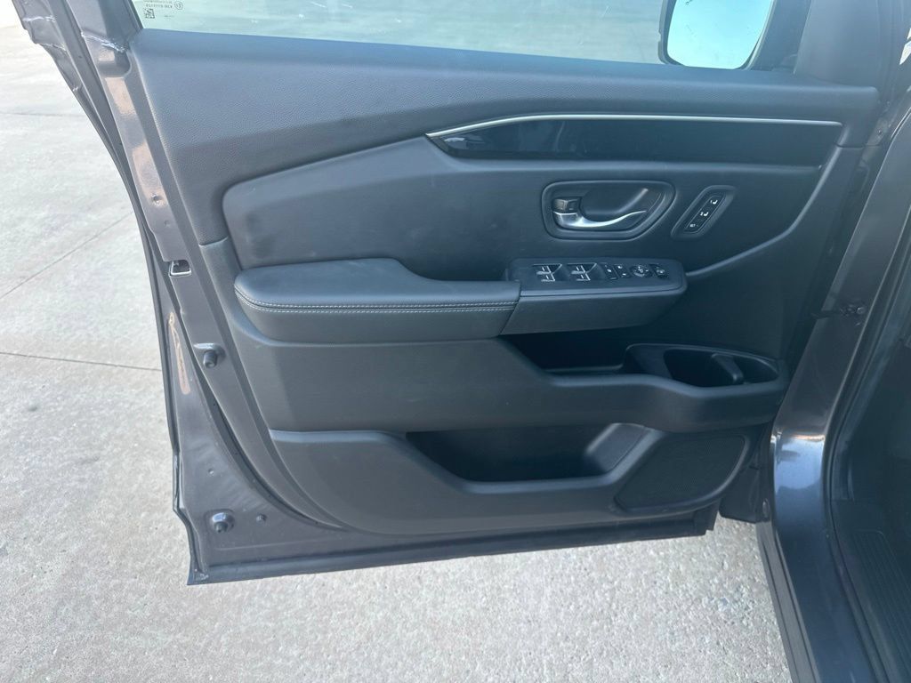 Used 2025 Honda Pilot EX-L image 7