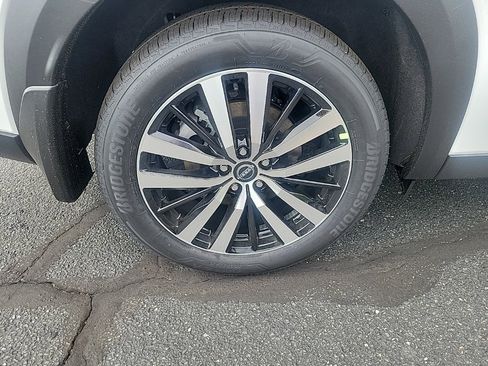 New 2025 Nissan Pathfinder Platinum w/ Cargo Package image 9