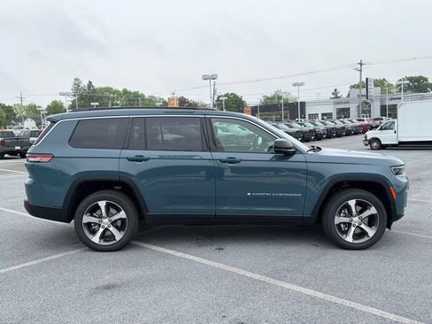 New 2026 Jeep Grand Cherokee L Limited w/ Luxury Tech Group II AWD/4WD image 9