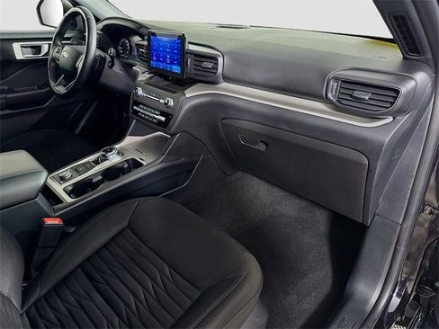 Used 2020 Ford Explorer XLT w/ Comfort Package image 30
