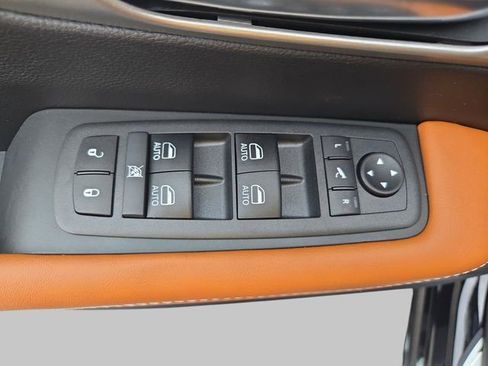 New 2026 Chrysler Pacifica Pinnacle w/ Trailer Tow Group FWD image 33