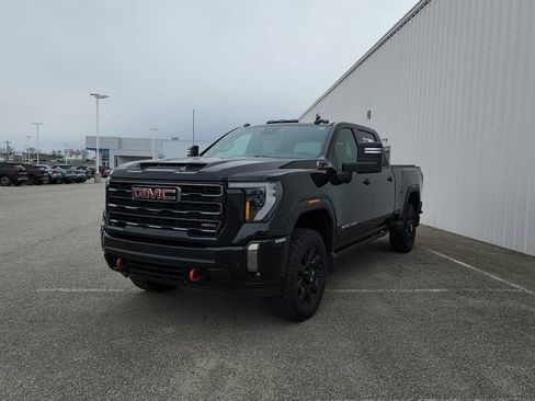 Used 2024 GMC Sierra 2500 AT4 w/ Technology Package image 4
