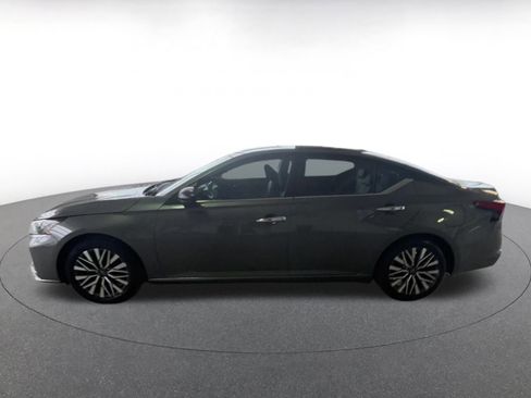 Used 2025 Nissan Altima 2.5 SV image 8